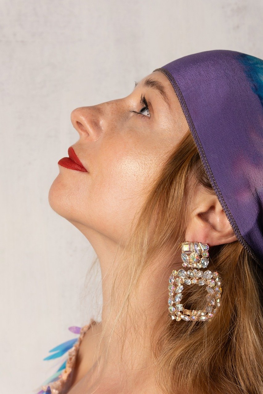 マッチングアプリで成功するためのプロフィールアドバイスは女性にどんなものがある？