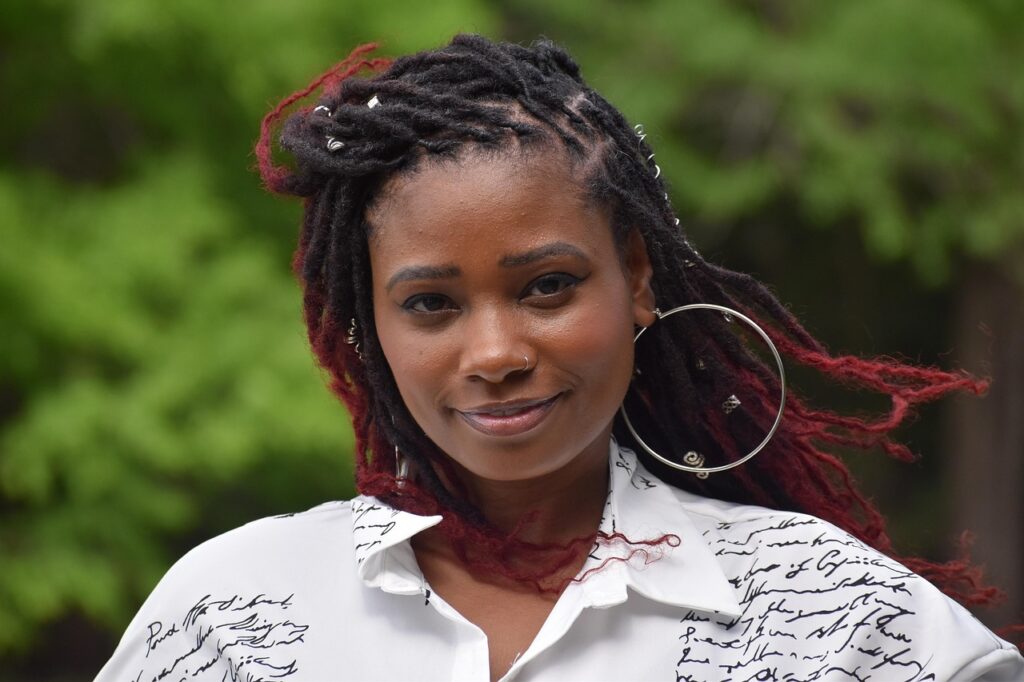 マッチングアプリを利用する30代女性が直面する問題の改善策は？